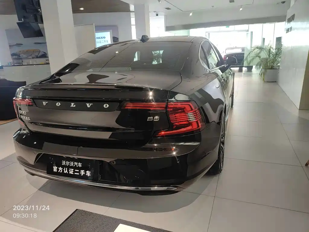 VOLVO S90 2022