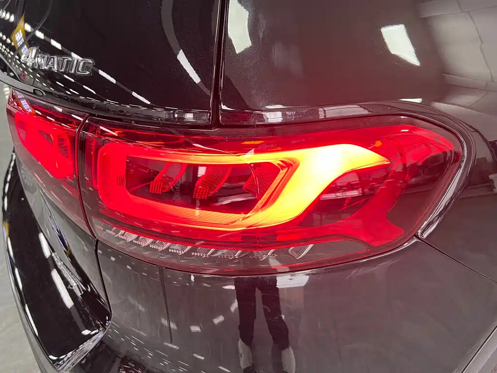 MERCEDES BENZ GLB 2023