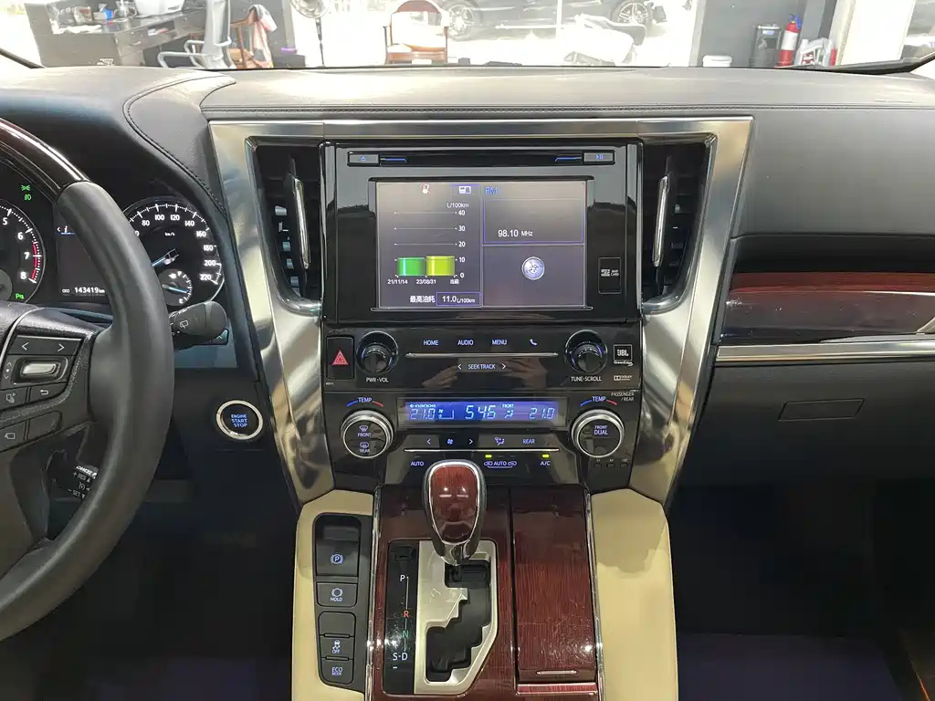 TOYOTA ALPHARD 2016