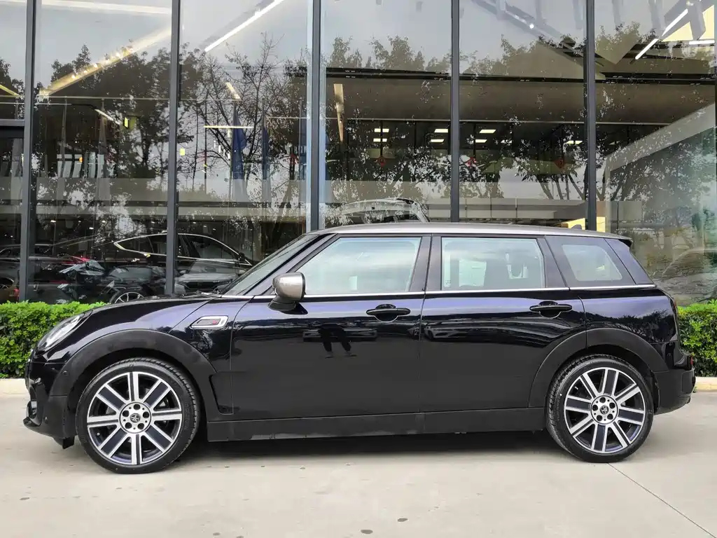 MINI CLUBMAN 2022