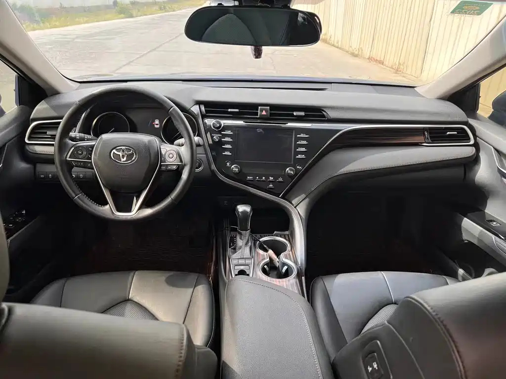 TOYOTA CAMRY 2018