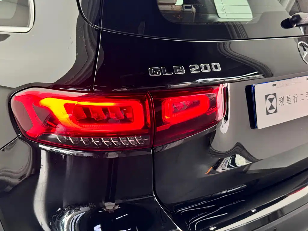 MERCEDES BENZ GLB 2023