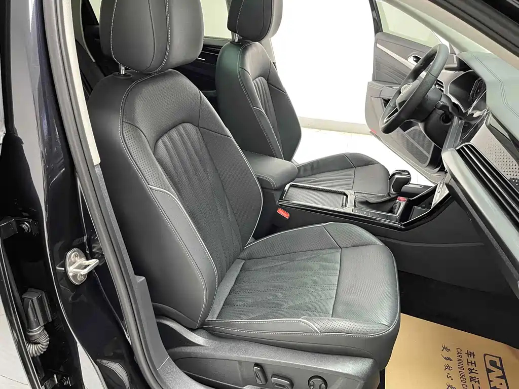 VOLKSWAGEN PASSAT 2022