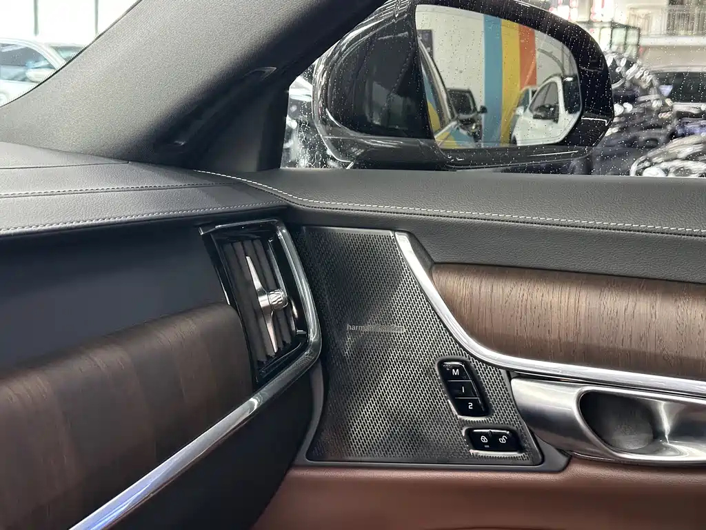 VOLVO S90 2023