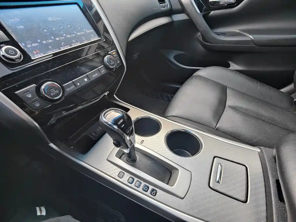 NISSAN TEANA 2016