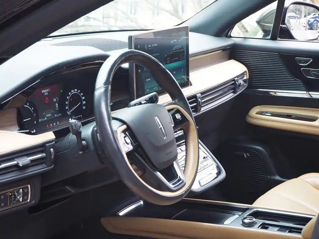 LINCOLN ADVENTURER 2020