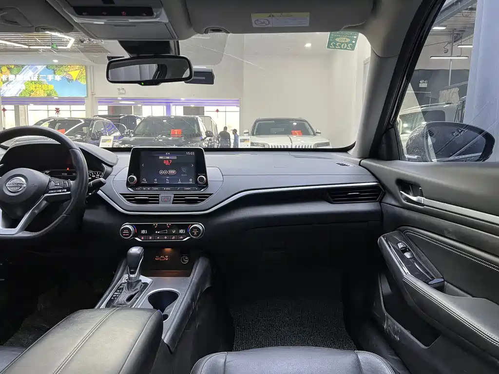 NISSAN TEANA 2020