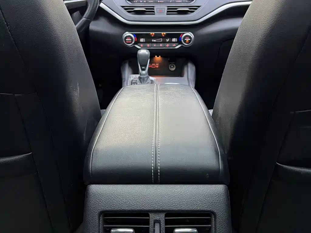NISSAN TEANA 2020
