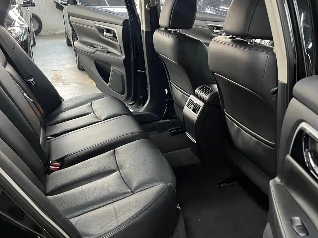 NISSAN TEANA 2018