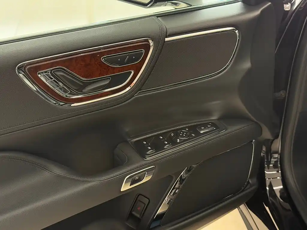 LINCOLN CONTINENTAL 2019