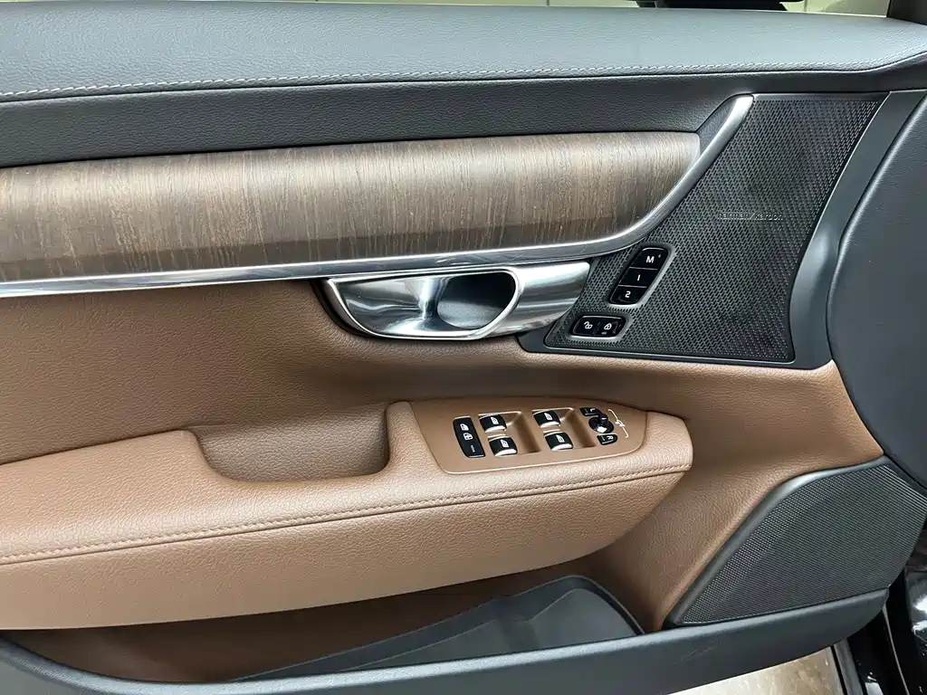VOLVO S90 2022