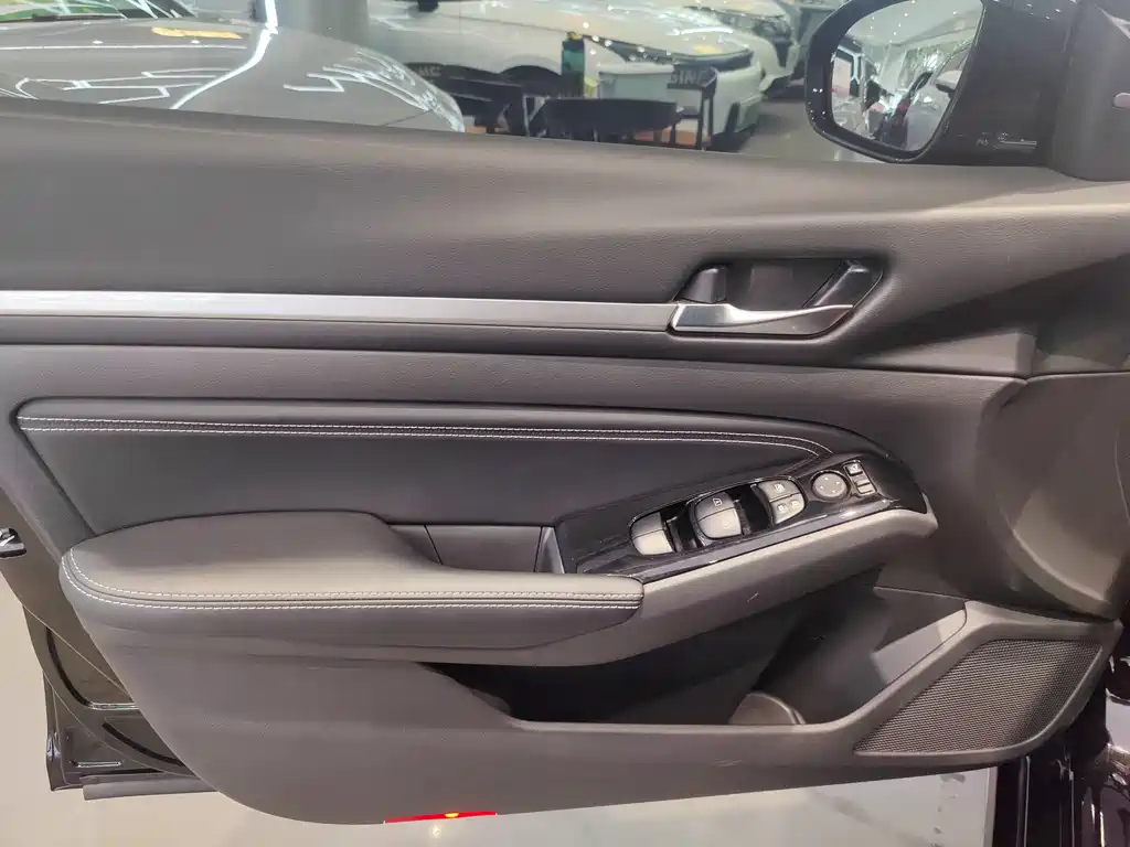 NISSAN TEANA 2022