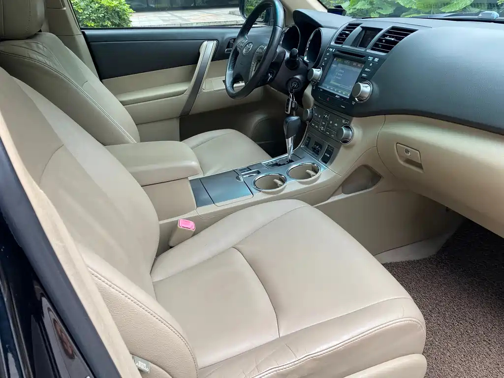 TOYOTA HIGHLANDER 2011