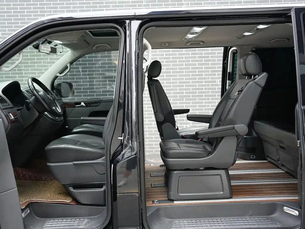 VOLKSWAGEN MULTIVAN 2016