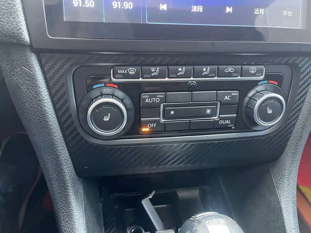 VOLKSWAGEN GOLF 2010