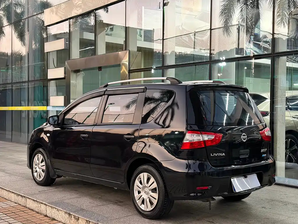 NISSAN LIVINA 2015