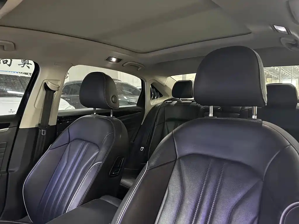 VOLKSWAGEN PASSAT 2022