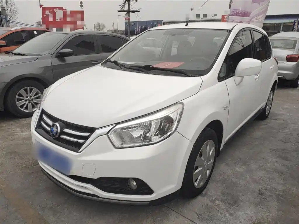VENUCIA R50 2015