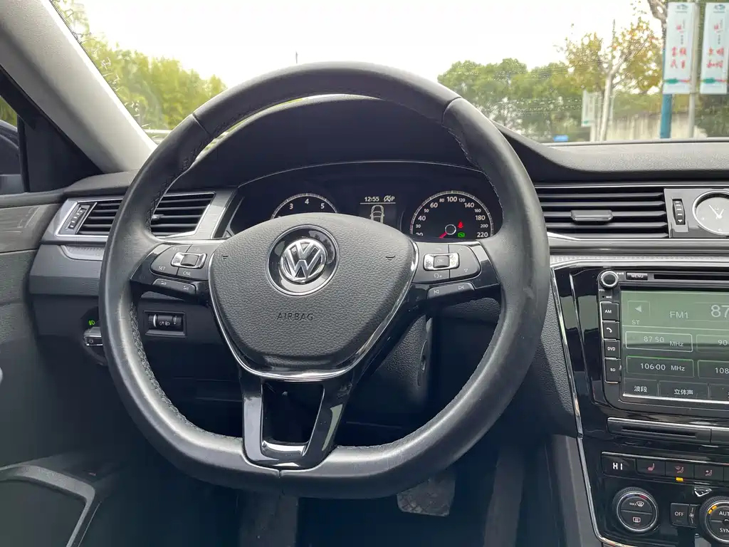 VOLKSWAGEN PASSAT 2018