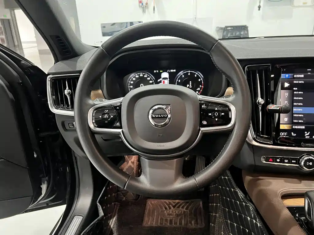 VOLVO S90 2021