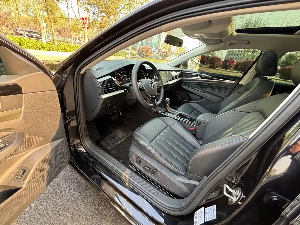 VOLKSWAGEN PASSAT 2022