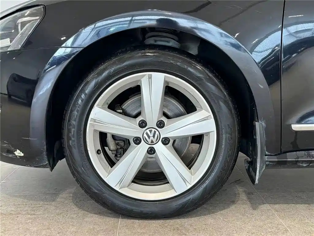 VOLKSWAGEN PASSAT 2015