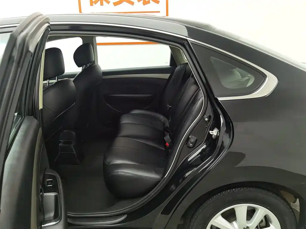 NISSAN SYLPHY 2019