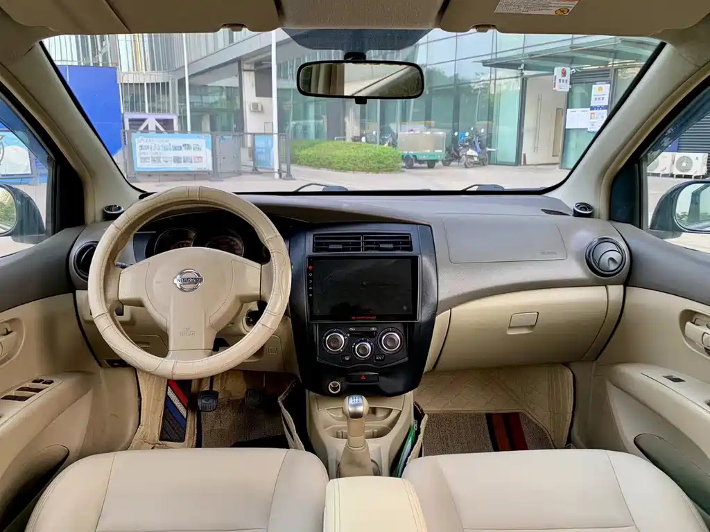 NISSAN LIVINA 2009