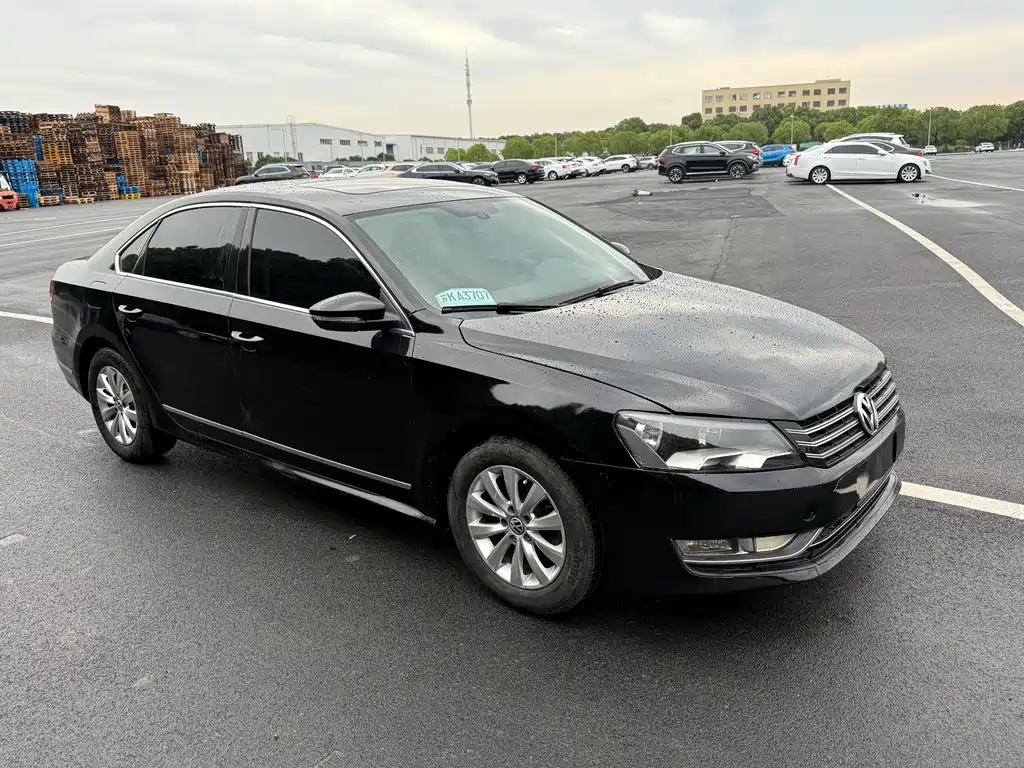 VOLKSWAGEN PASSAT 2013