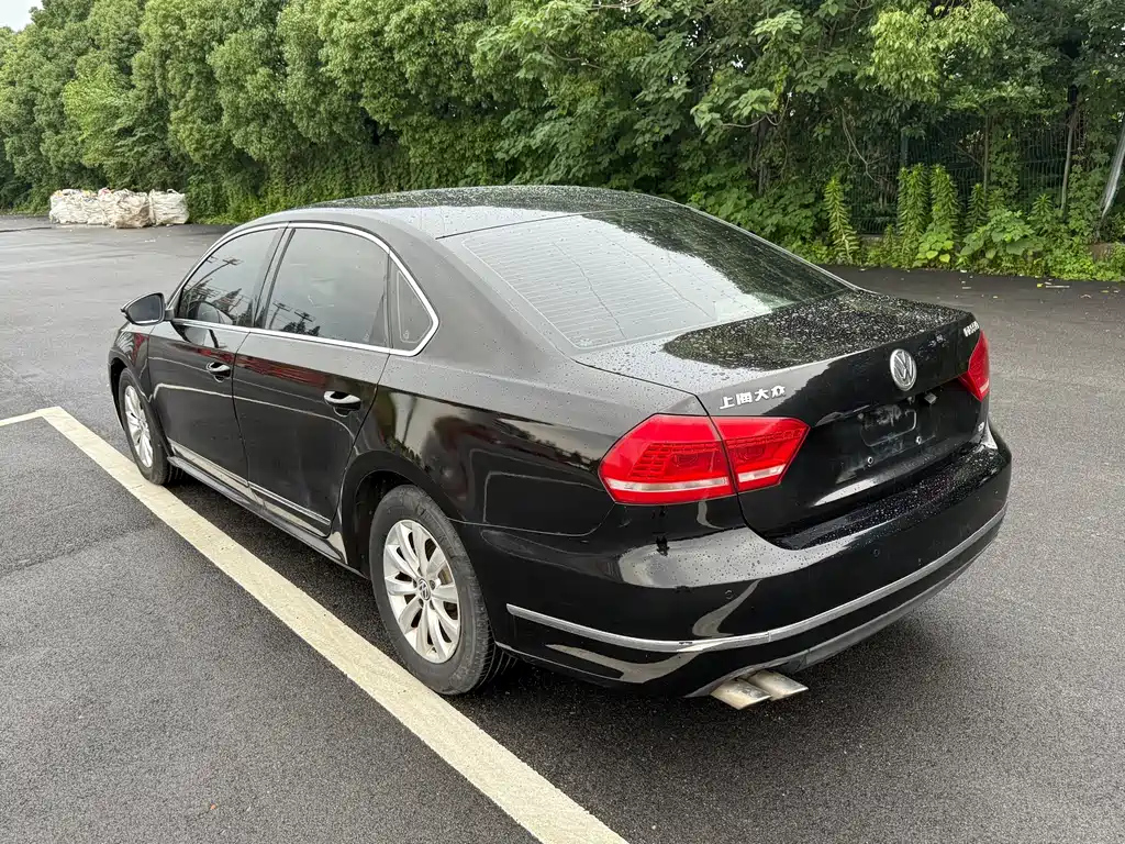 VOLKSWAGEN PASSAT 2013