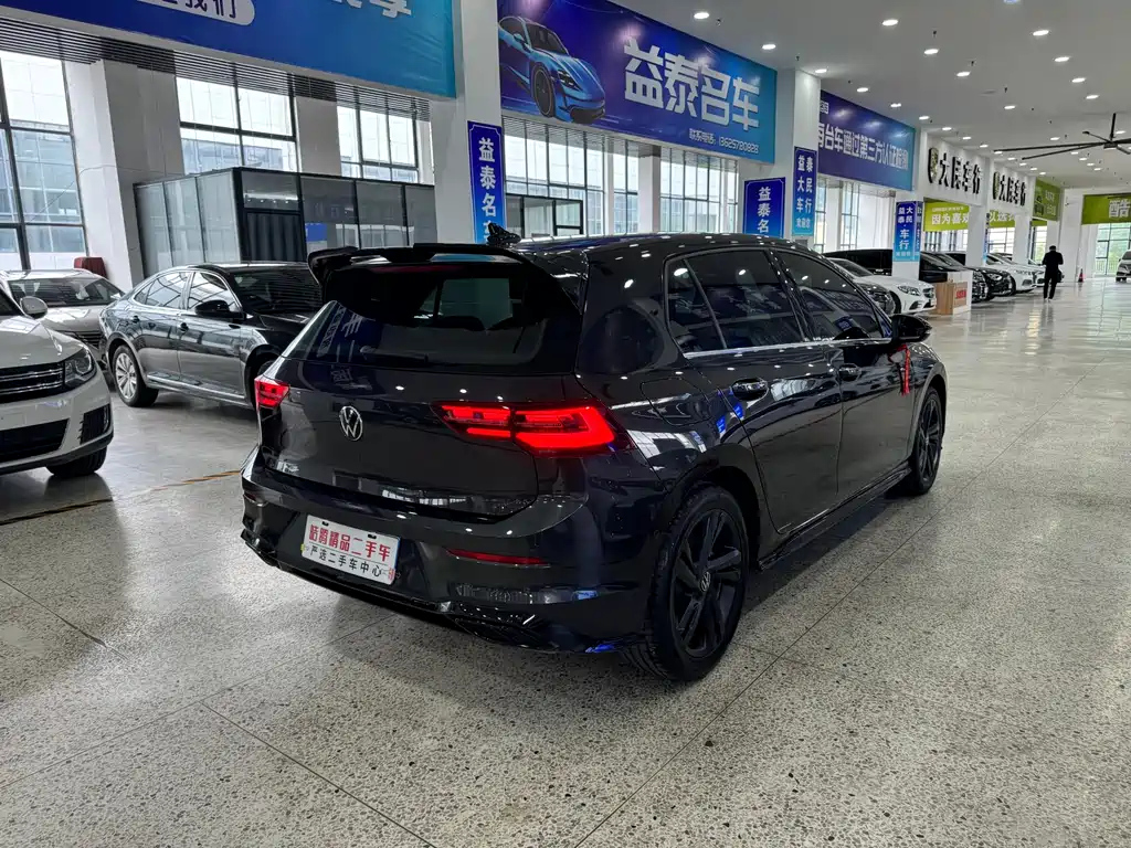 VOLKSWAGEN GOLF 2021