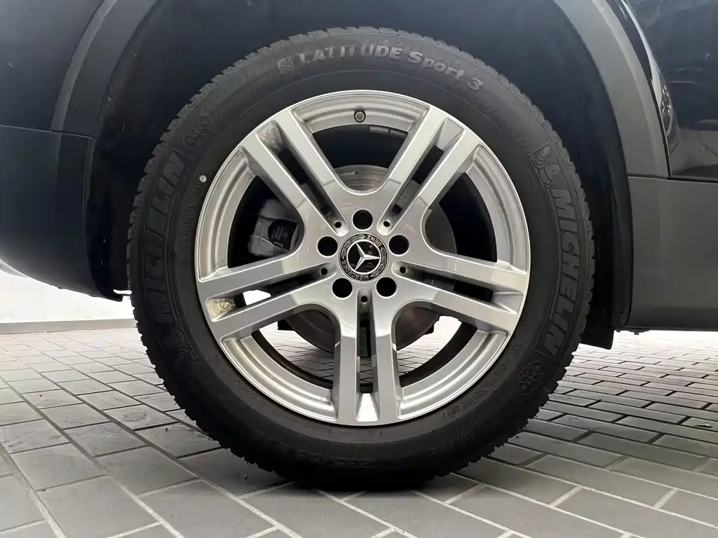 MERCEDES BENZ GLB 2023