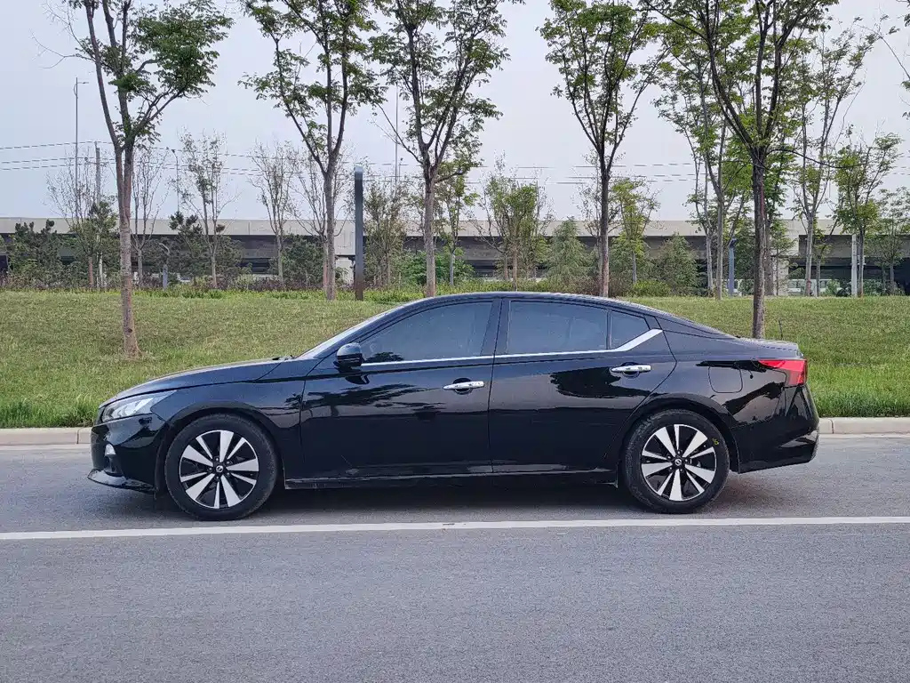 NISSAN TEANA 2021