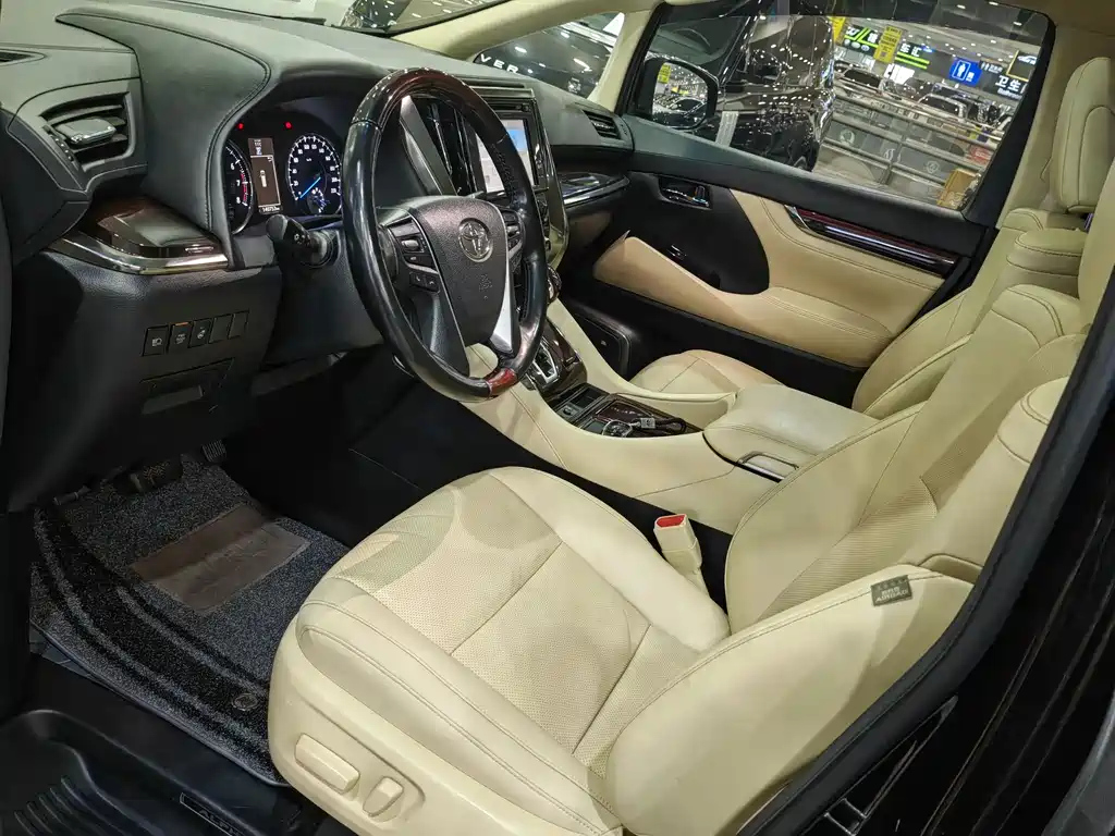 TOYOTA ALPHARD 2018