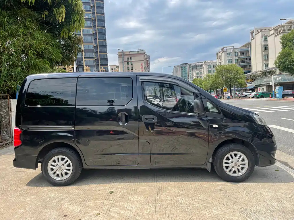 NISSAN NV200 2014