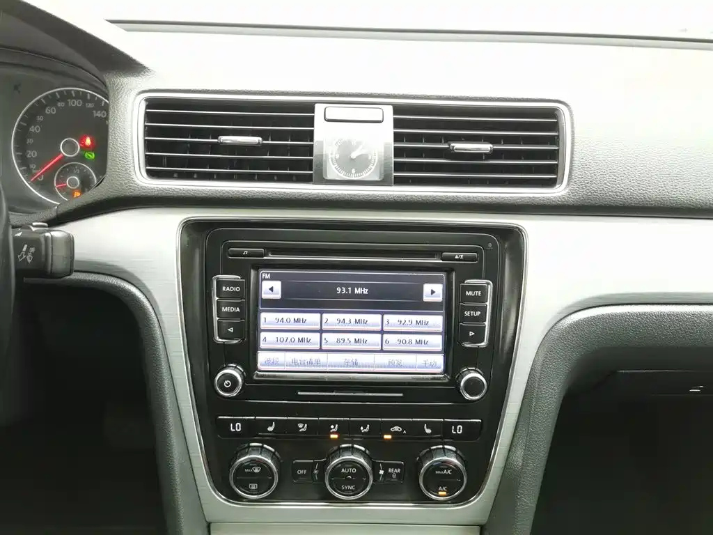 VOLKSWAGEN PASSAT 2014