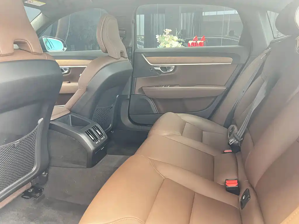 VOLVO S90 2022