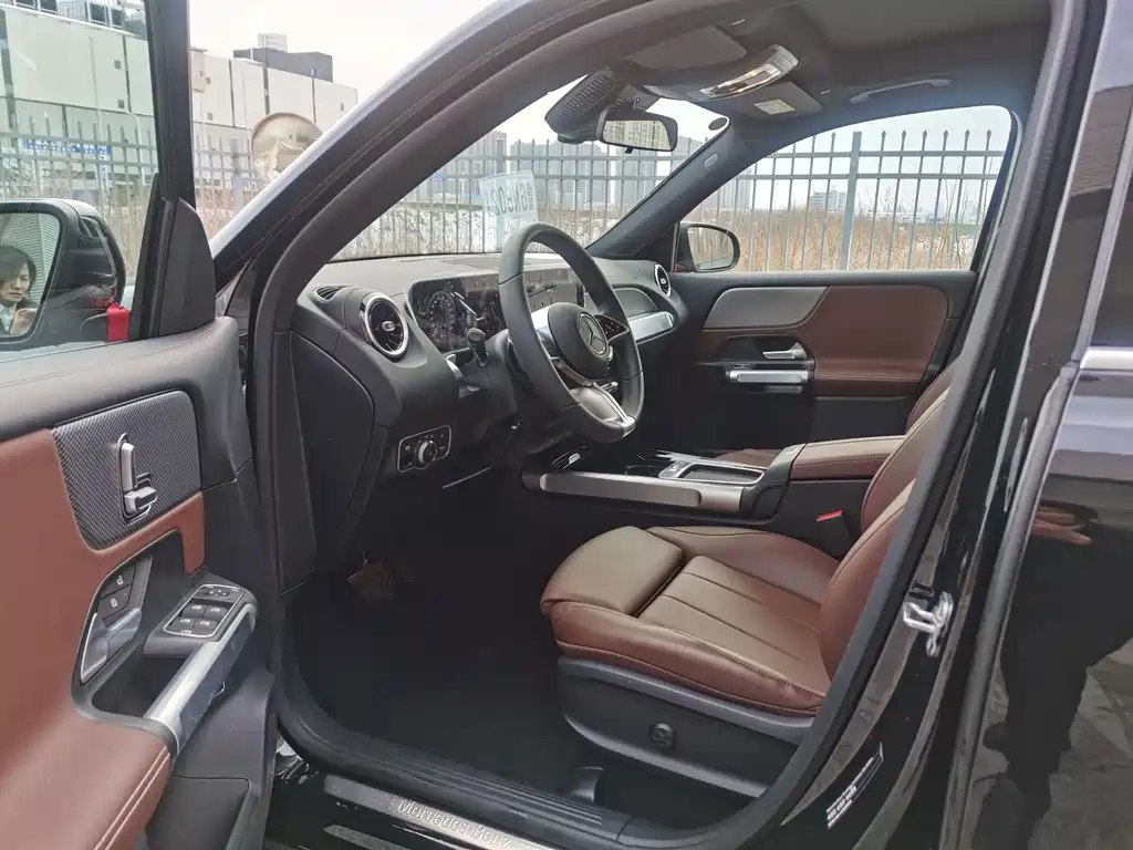 MERCEDES BENZ GLB 2024