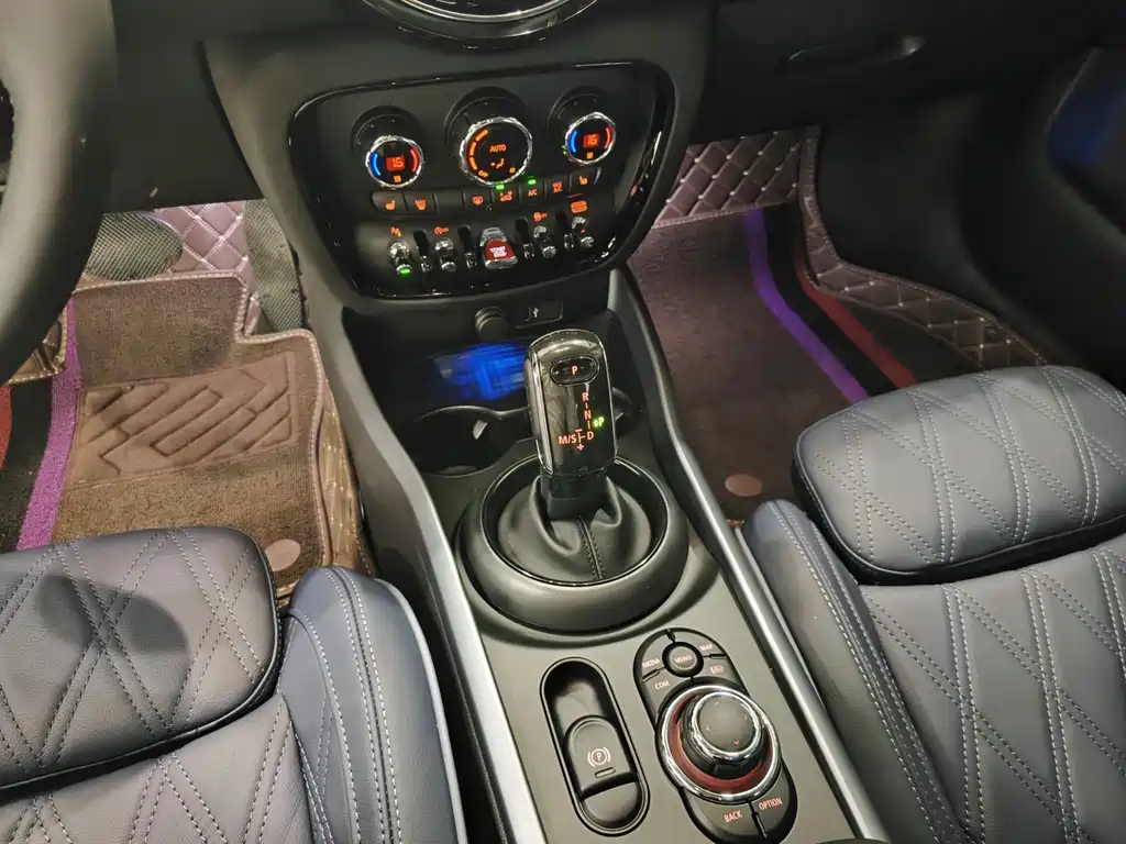 MINI CLUBMAN 2023
