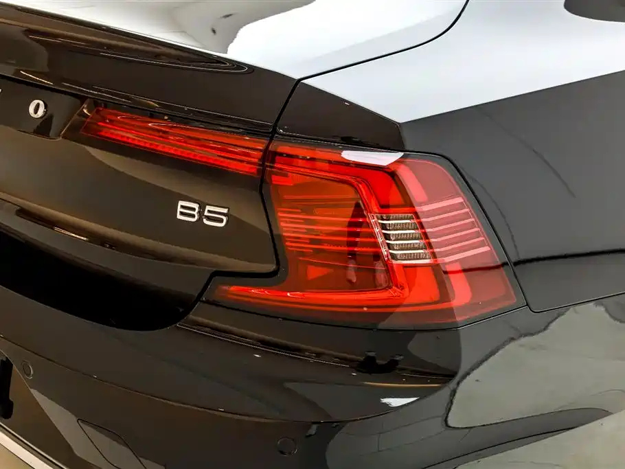 VOLVO S90 2023