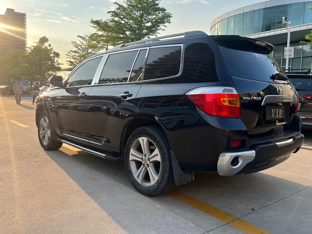 TOYOTA HIGHLANDER 2011