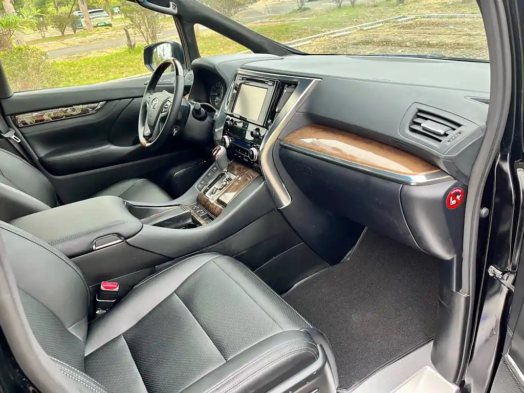TOYOTA ALPHARD 2018