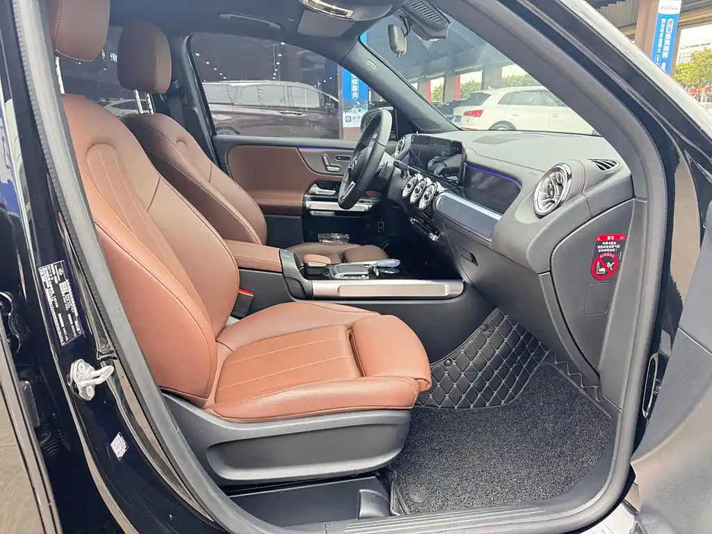 MERCEDES BENZ GLB 2023