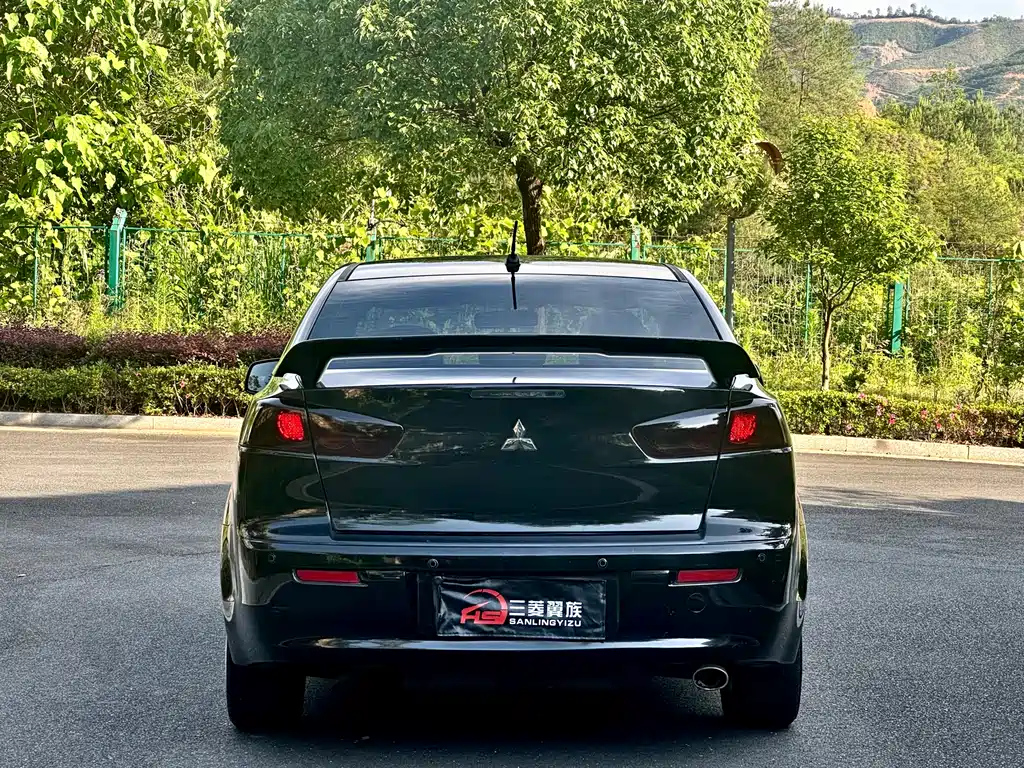 MITSUBISHI LANCER EX 2011
