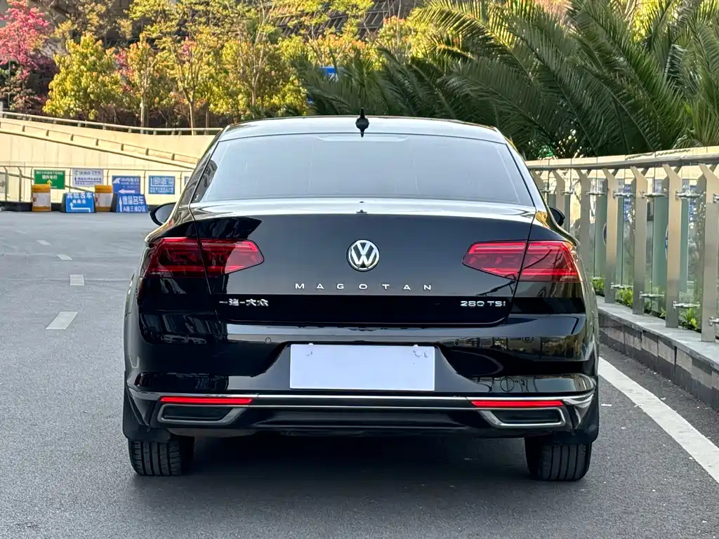 VOLKSWAGEN MAGOTAN 2021