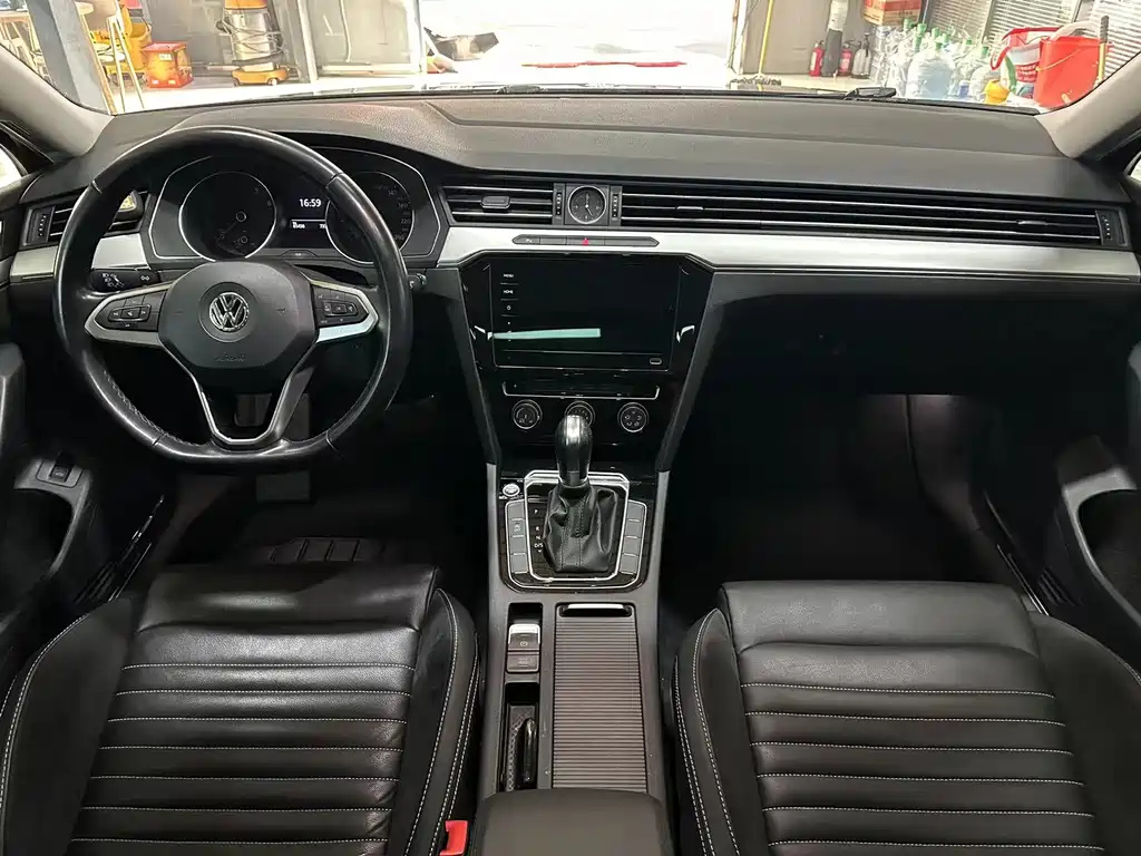 VOLKSWAGEN MAGOTAN 2020