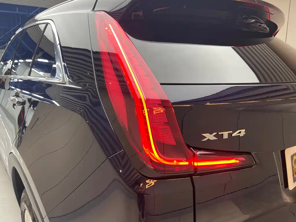 CADILLAC XT4 2021