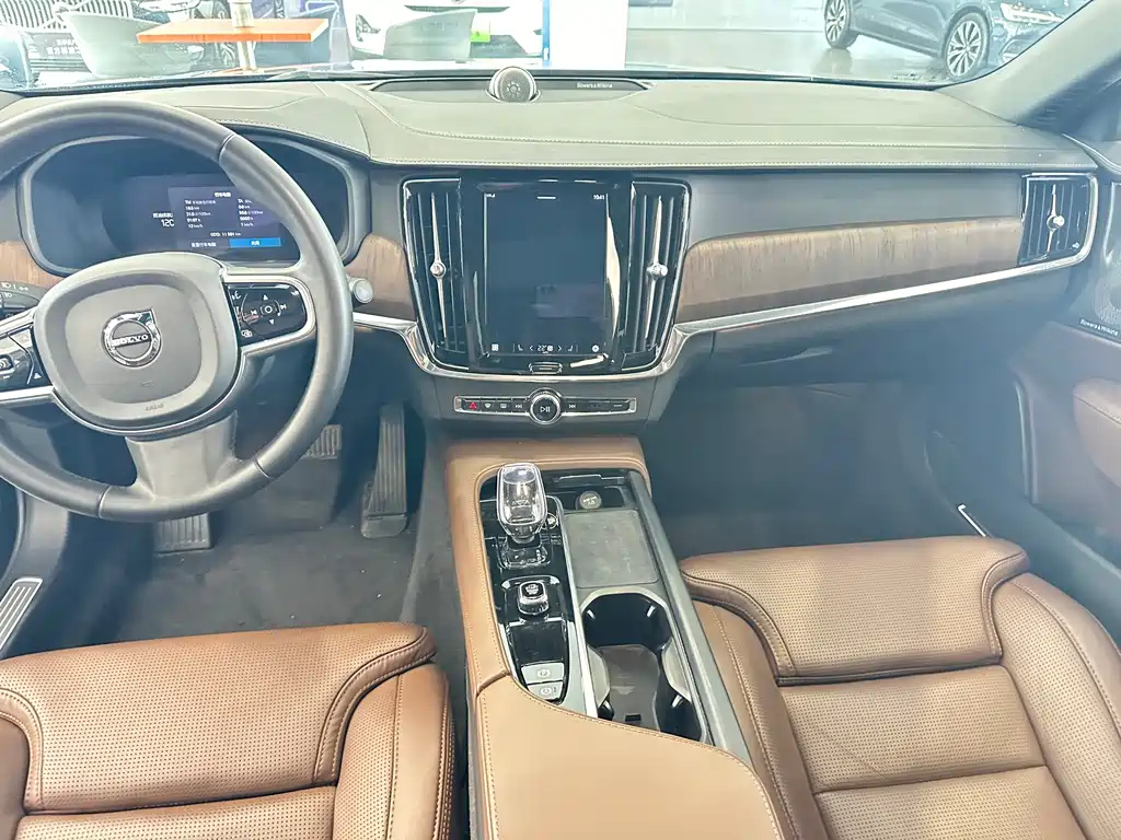 VOLVO S90 2024