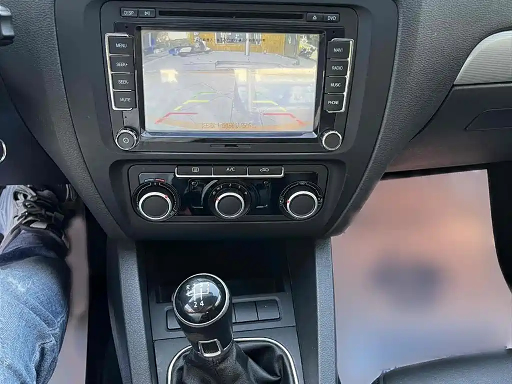 VOLKSWAGEN SAGITAR 2014