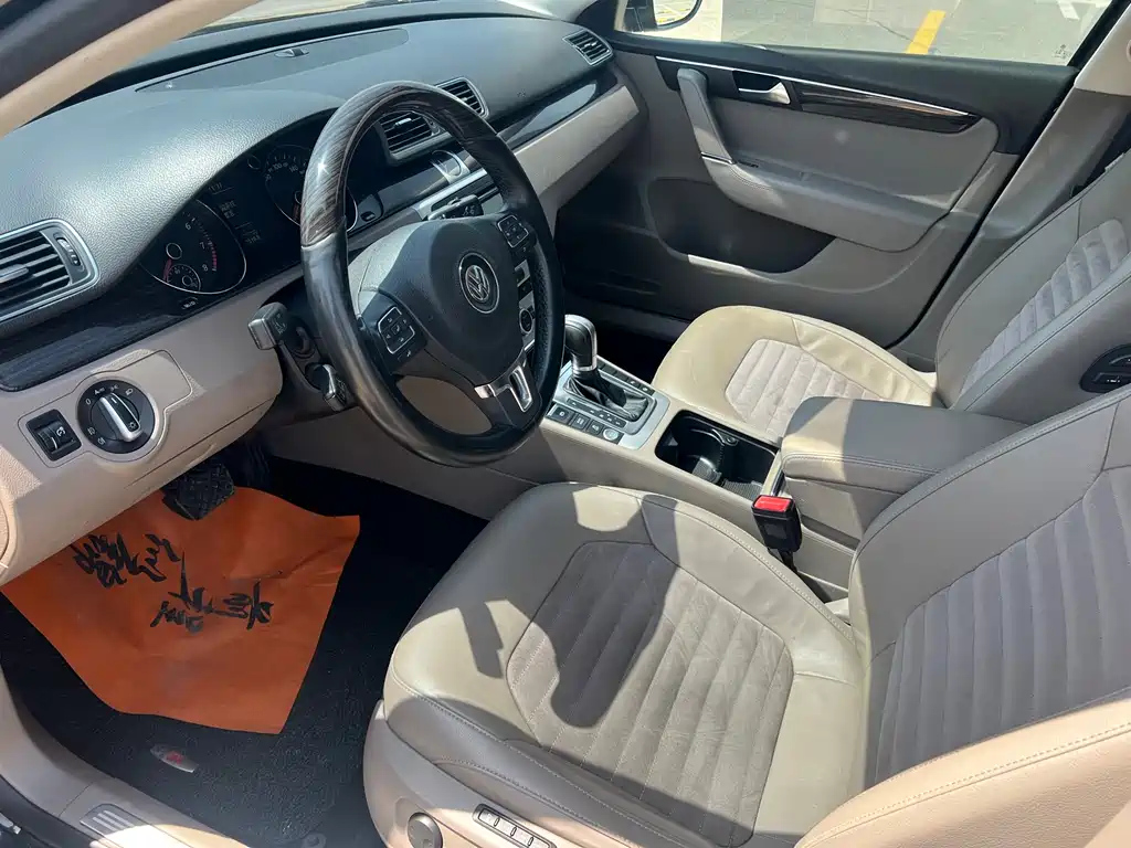 VOLKSWAGEN MAGOTAN 2013
